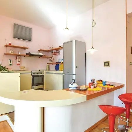 2 Bedroom Cozy Apartment In Ferrandina
