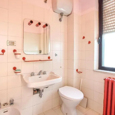 2 Bedroom Cozy Apartment In Ferrandina Appartamento *